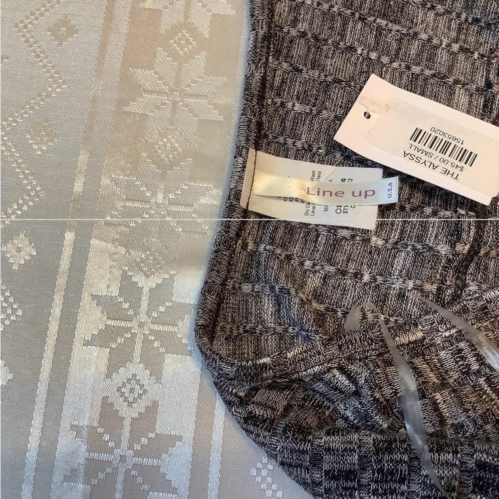 Line Up Top Women’s Size Small Knit Cross Over Grey - Picture 12 of 14